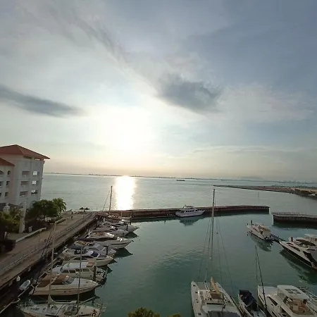 Straits Quay Marina Suites Penang By Aurorahomes Bagan Jermal Bagian luar foto